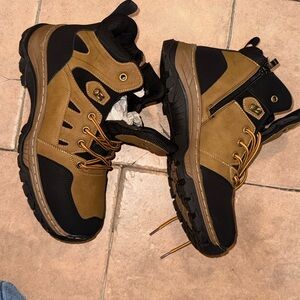 Men's Black and Brown Hiking Boots have diferent size 8 9 10
